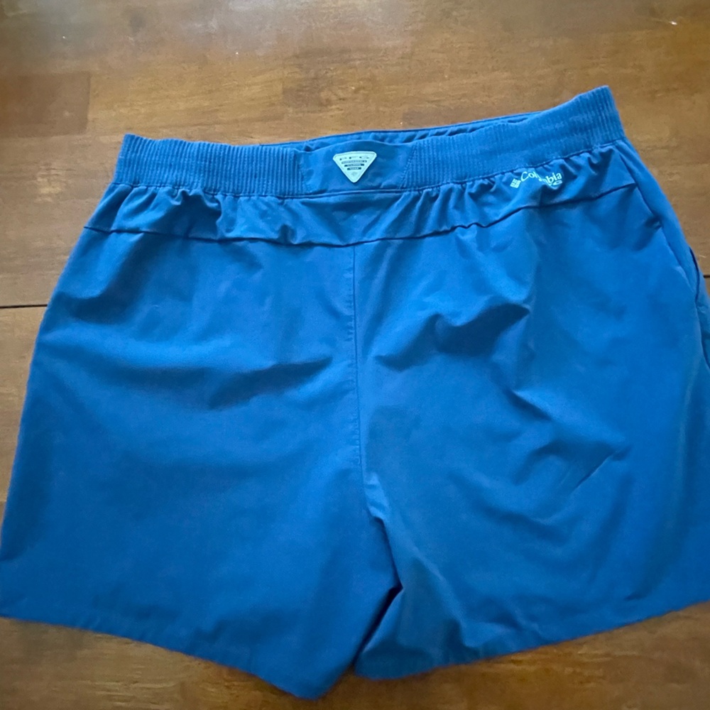COLUMBIA WOMEN’s BLUE SHORTS XL -P.T.